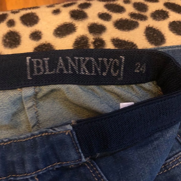 BlankNYC Pull On Flared Leg Jeans Size 24 x 34 - Picture 4 of 7